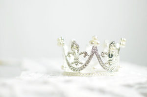 ダイヤモンドの装飾がされた王冠