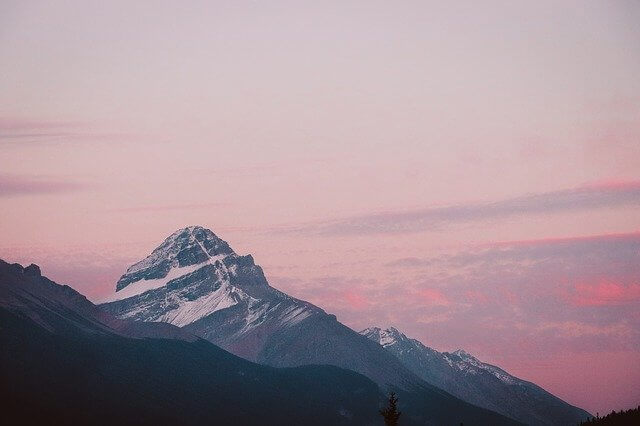 山と紫雲